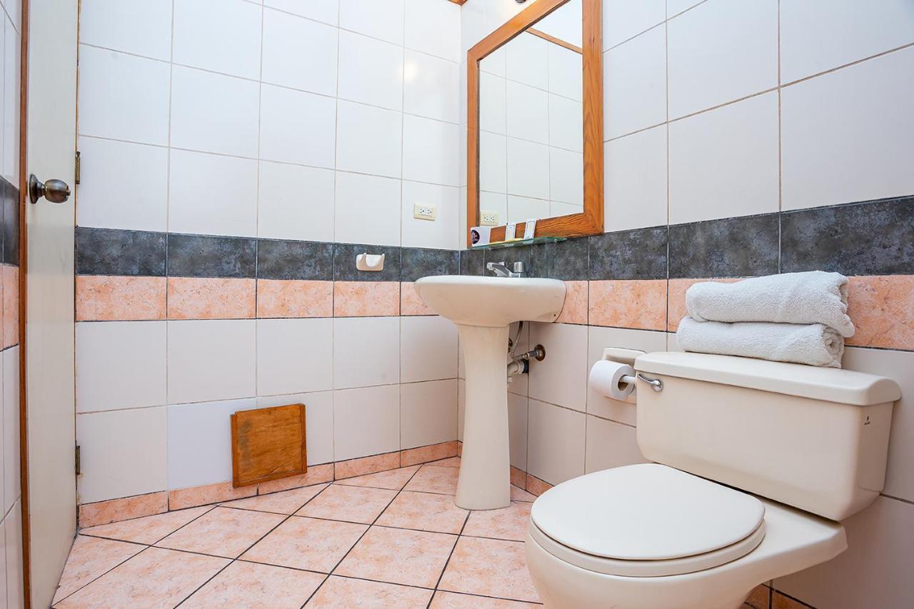 Ayenda Goldi Hotel Лима Екстериор снимка