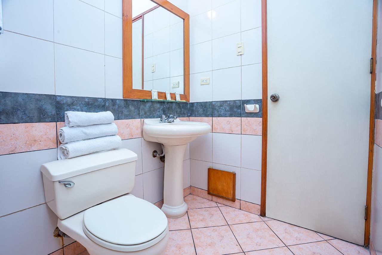Ayenda Goldi Hotel Лима Екстериор снимка