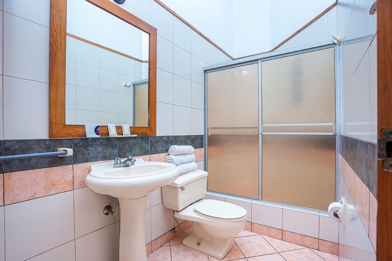 Ayenda Goldi Hotel Лима Екстериор снимка